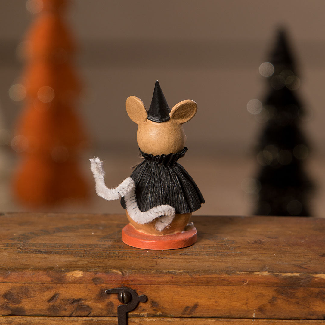 Michelle Lauritsen Little Witchy Mouse back life style
